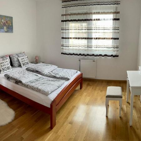 Paris Apartment -Free Private Parking โนวีซาด ภายนอก รูปภาพ