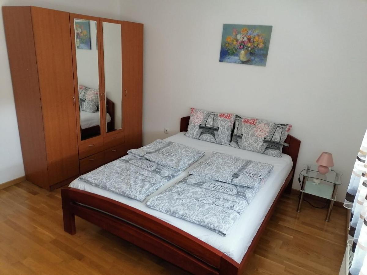 Paris Apartment -Free Private Parking โนวีซาด ภายนอก รูปภาพ