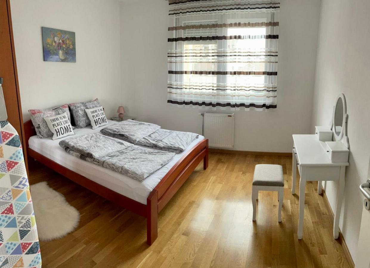 Paris Apartment -Free Private Parking โนวีซาด ภายนอก รูปภาพ