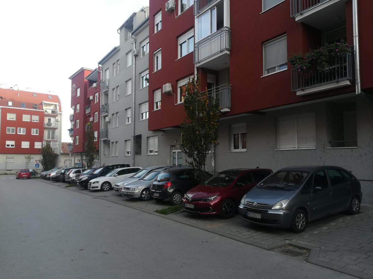 Paris Apartment -Free Private Parking โนวีซาด ภายนอก รูปภาพ