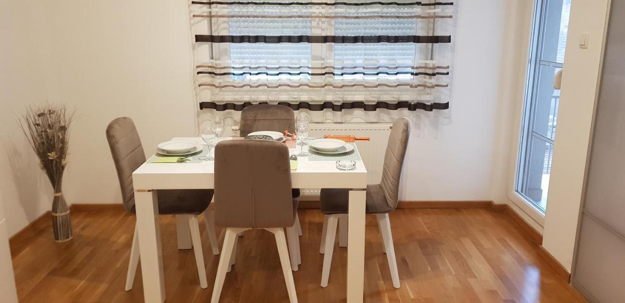 Paris Apartment -Free Private Parking โนวีซาด ภายนอก รูปภาพ