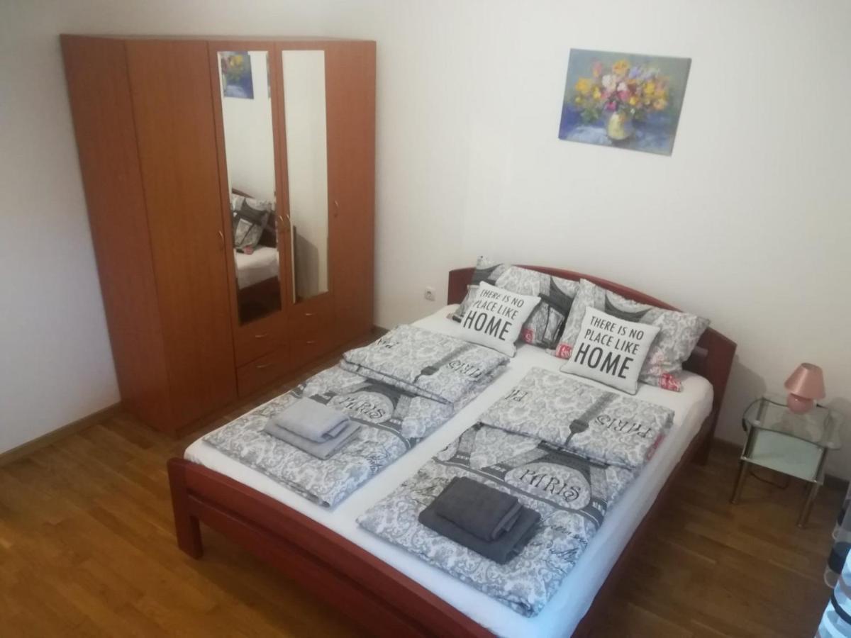 Paris Apartment -Free Private Parking โนวีซาด ภายนอก รูปภาพ