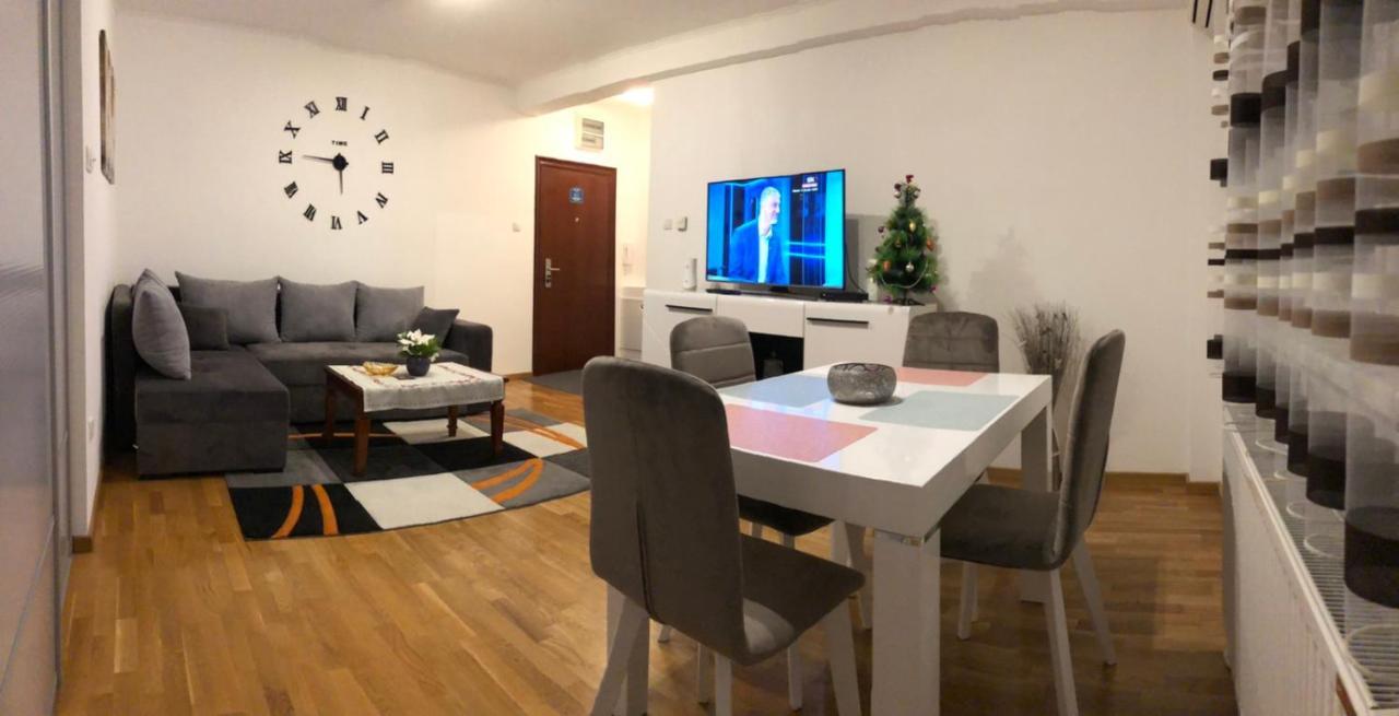 Paris Apartment -Free Private Parking โนวีซาด ภายนอก รูปภาพ
